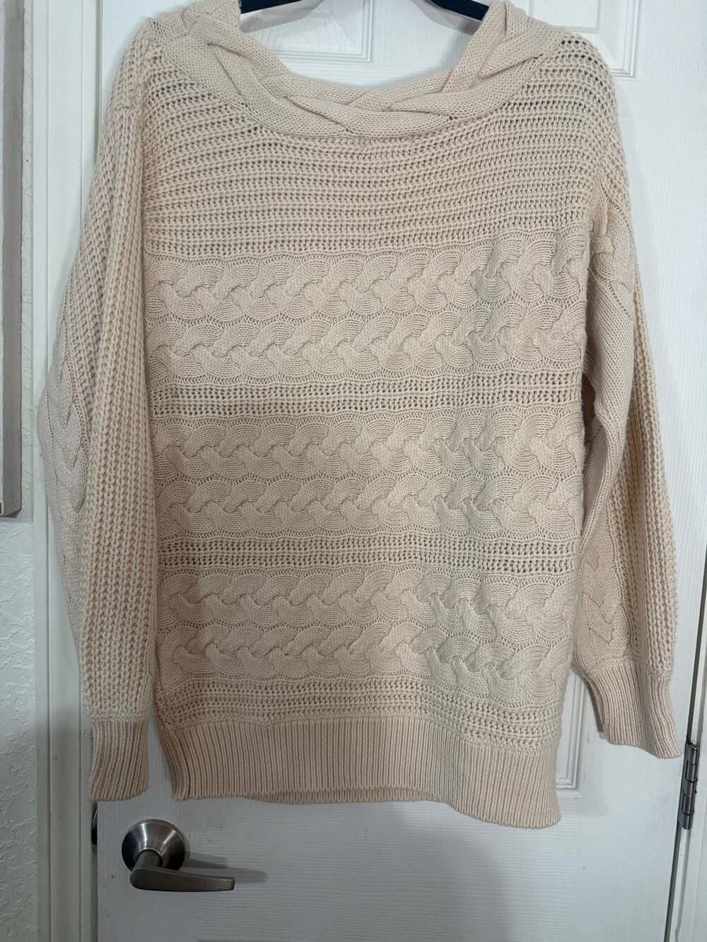Venus Oasis Cable Knit Cream Pullover Sweater Size M
